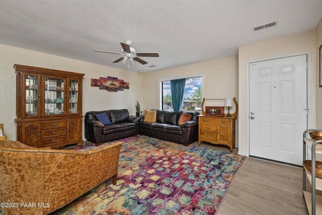 Building Photo - 3620 N Treasure Dr