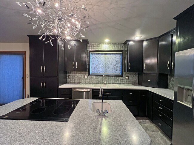Building Photo - Stunning 4 Bedroom 2.5 Bath with Peek-a-Boo View of Puget Sound