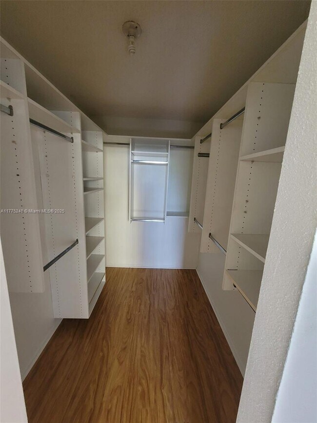 Building Photo - 2 bedroom in North Miami Beach FL 33162