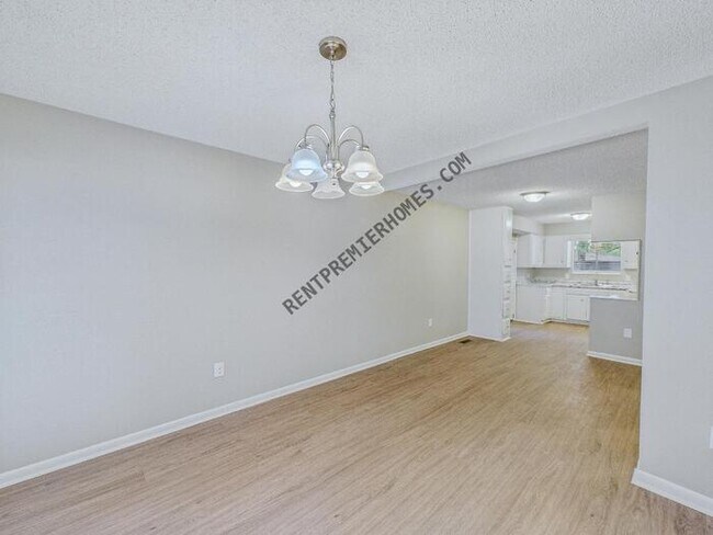Building Photo - 8210 Park Ave