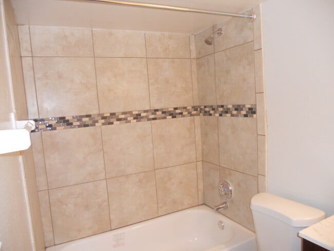 Building Photo - 618o