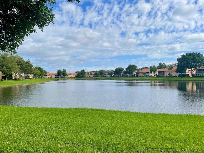 Building Photo - 9709 Shadybrook Dr