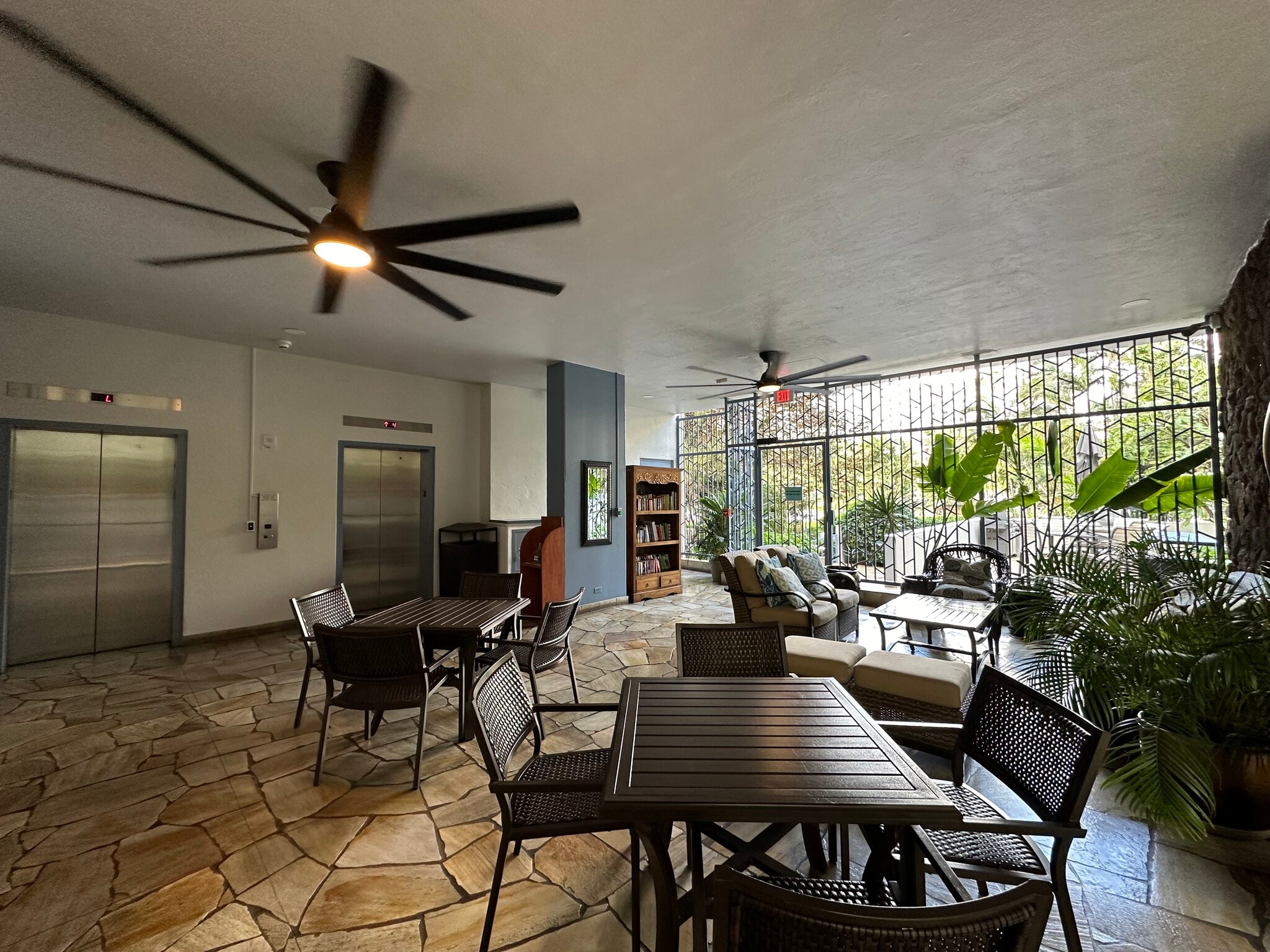 lobby - 435 Seaside Ave
