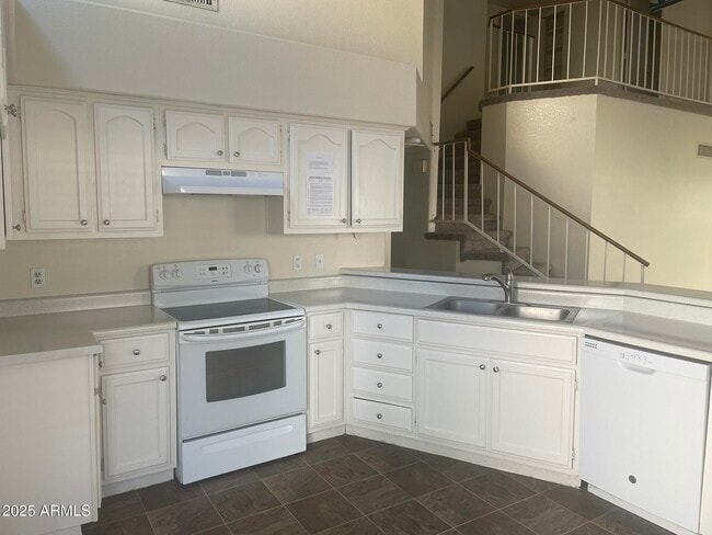 Building Photo - 441 S Maple