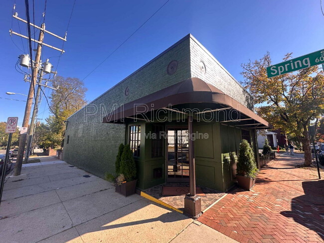 Building Photo - 728 S Pine St