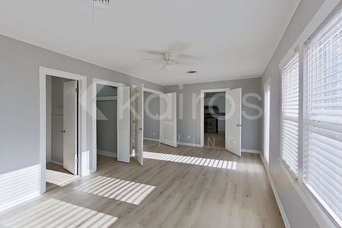 Building Photo - 411 Sunset Terrace