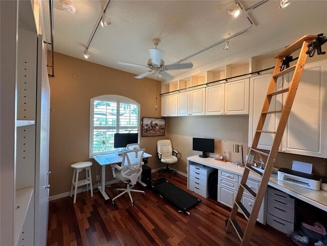 Building Photo - 4727 Spinnaker Dr