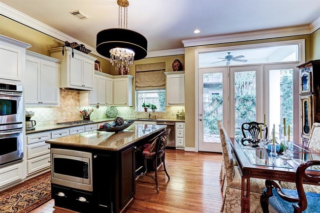 Building Photo - 100 S Creekside Ct