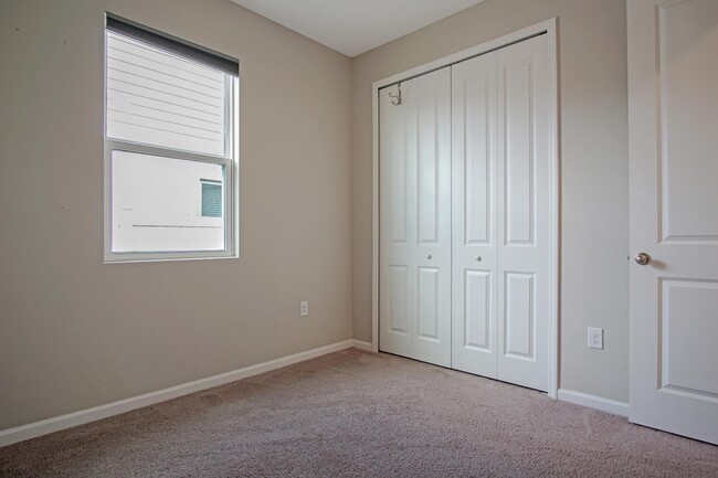 Building Photo - 1229 Forest Gate Cir