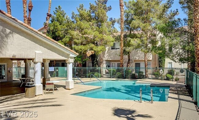 Building Photo - Bright Green Valley Condo in Gated Southpa...