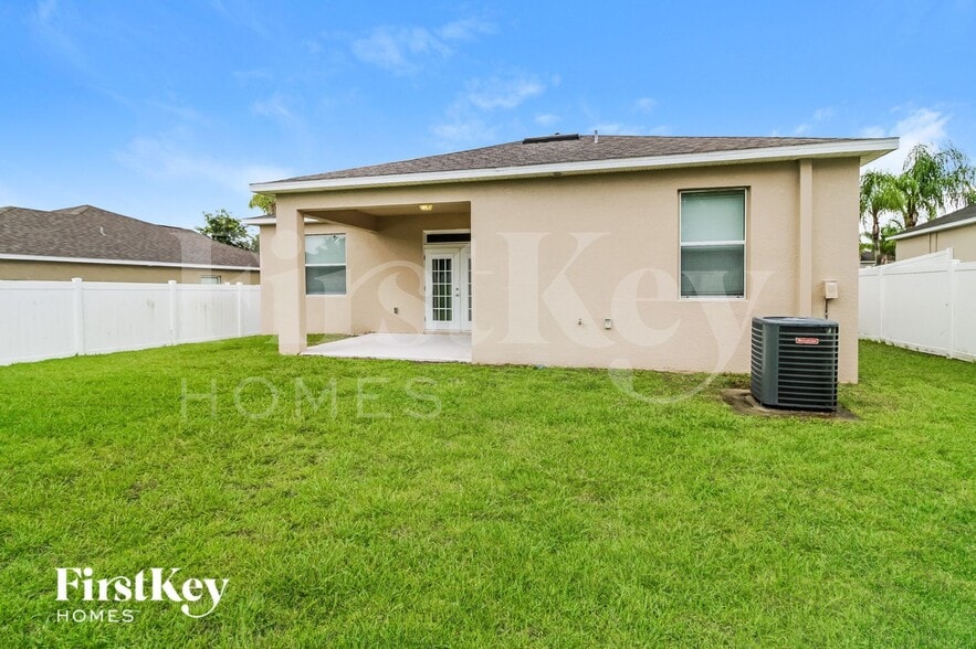 Building Photo - 5820 Coquyt Dr