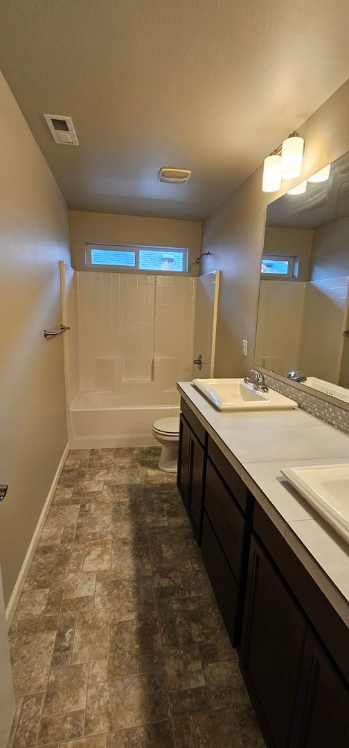 Building Photo - Two-Story Bremerton Home