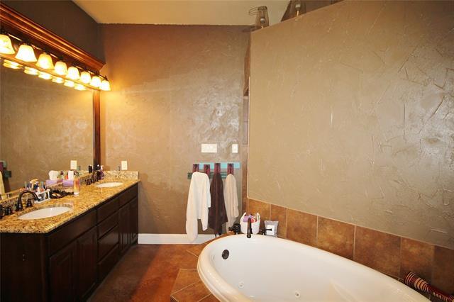 Building Photo - 5641 Country S Ln
