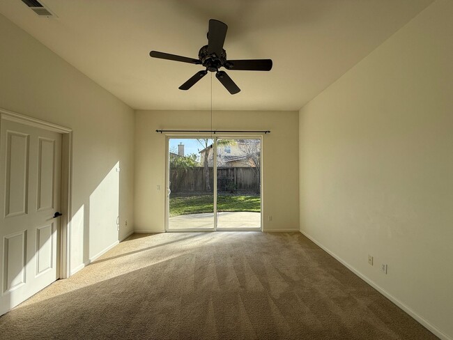 Building Photo - Centrally Located Single Story Home in Traditions