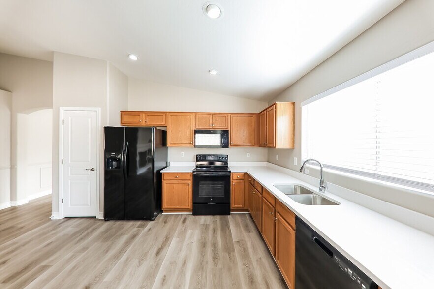 Building Photo - 14258 W Corrine Dr