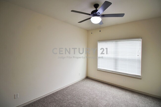 Building Photo - 112 Bridle Ct