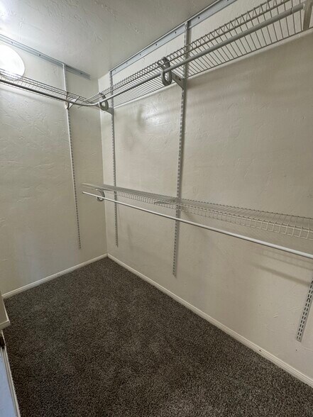 Building Photo - 868 E Alvarado St