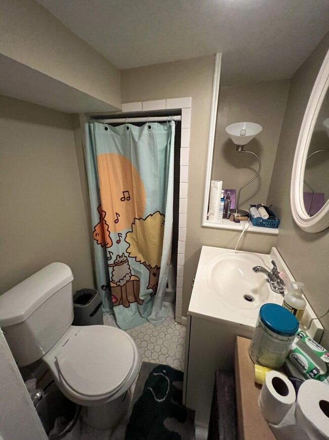 Building Photo - 1527 Saturn Way