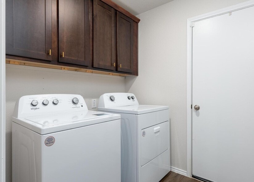 Building Photo - 105 Black Wolf Run