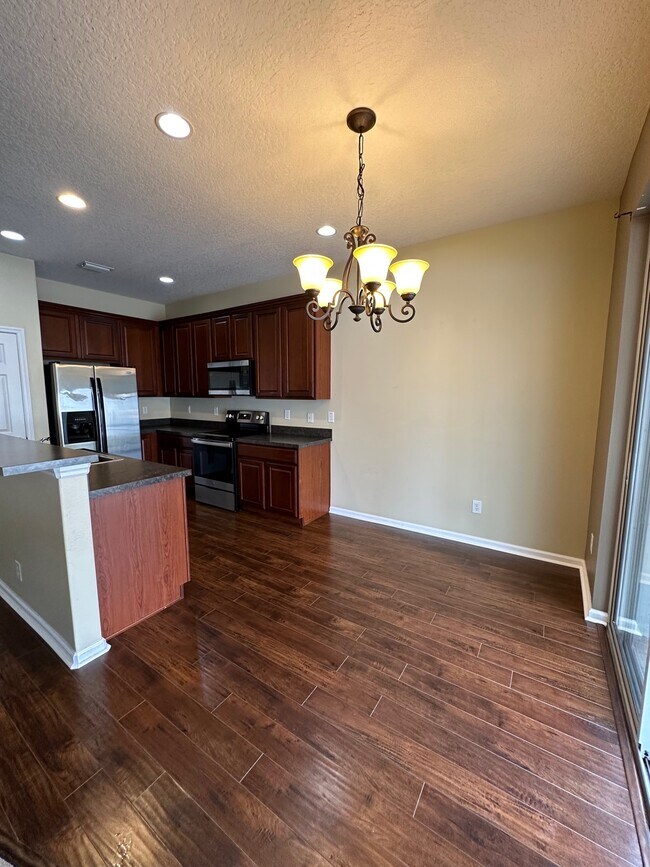 Building Photo - 627 Aeolian Dr
