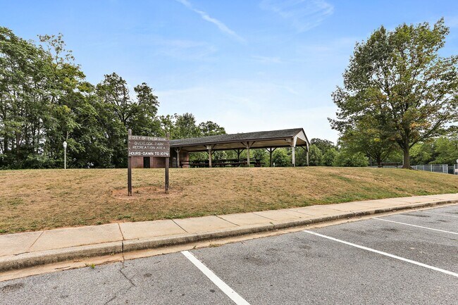 Building Photo - 570 Eisenhower Dr