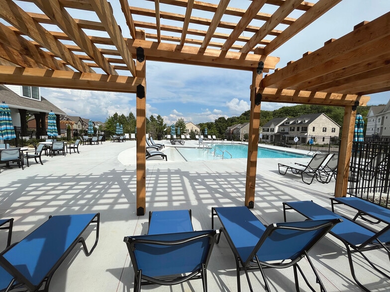 Community Pool Area - 4000 Shadow Green Dr