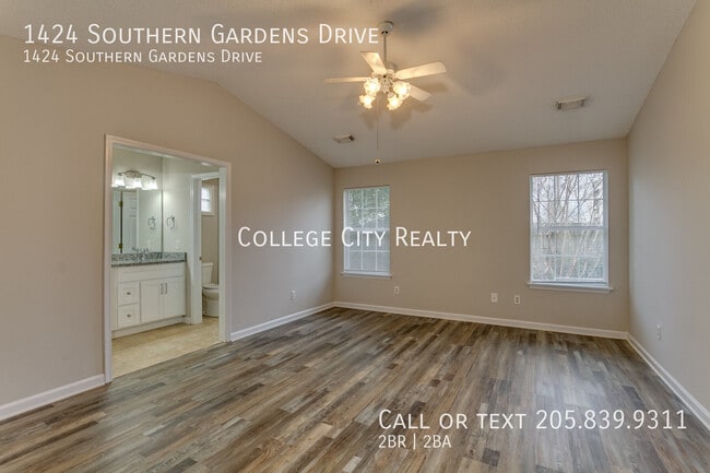 Building Photo - 1424 Southern Gardens Dr