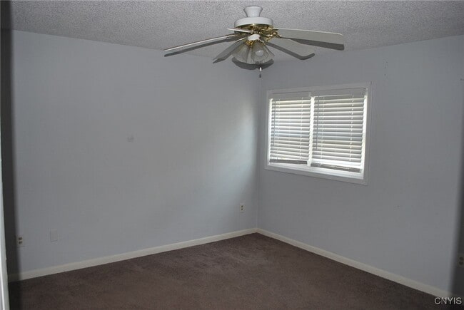 Building Photo - 59 Skyline Dr