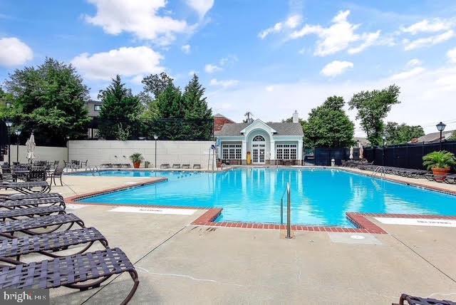 Building Photo - 5272 Maris Ave