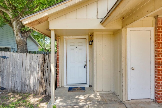 Building Photo - 6900 Branchwood Dr