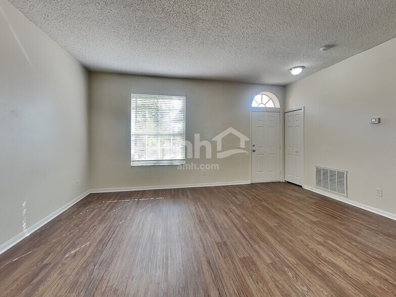 Building Photo - 18212 Hollyhills Way