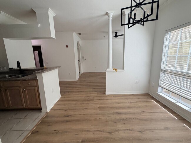 Building Photo - 7800 Point Meadows Dr
