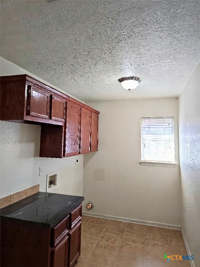 Building Photo - 3003 Lavender Ln