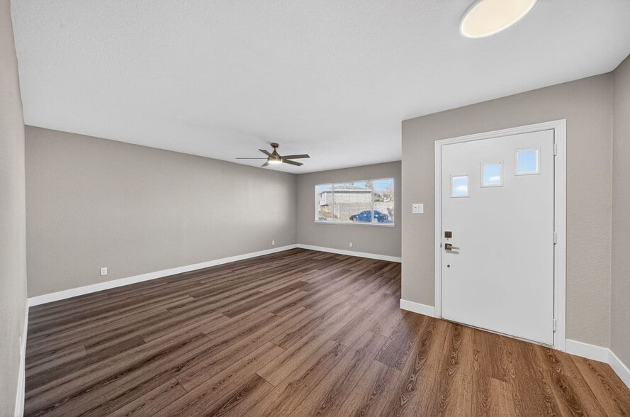 Building Photo - 809 Peacock Ct