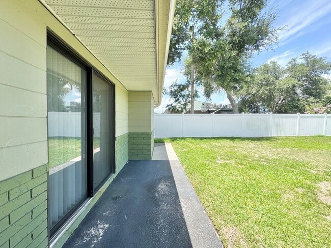 Building Photo - Winter Haven Apartment