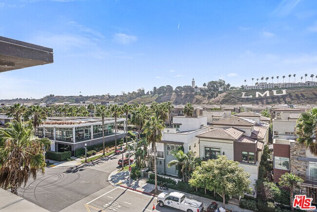 Building Photo - 13080 Pacific Promenade
