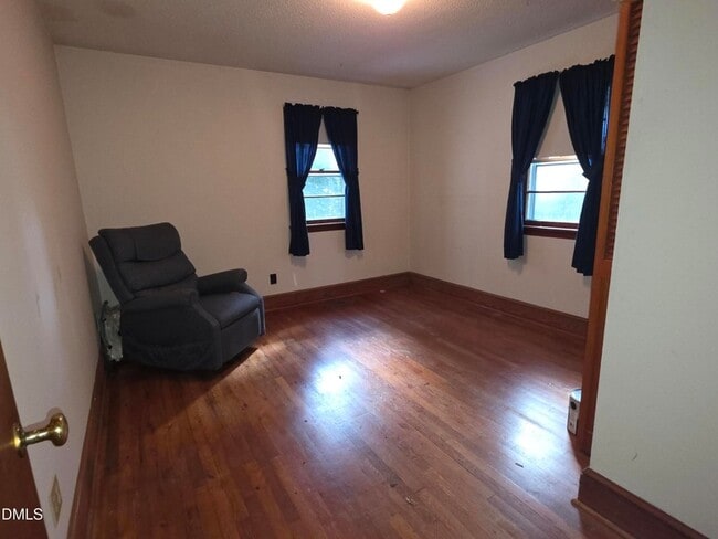 Building Photo - 1180 White Level Rd