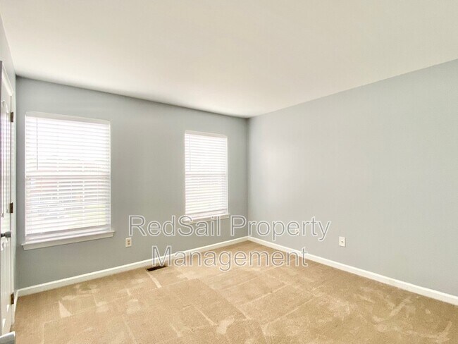 Building Photo - 926 Woodcreek Dr