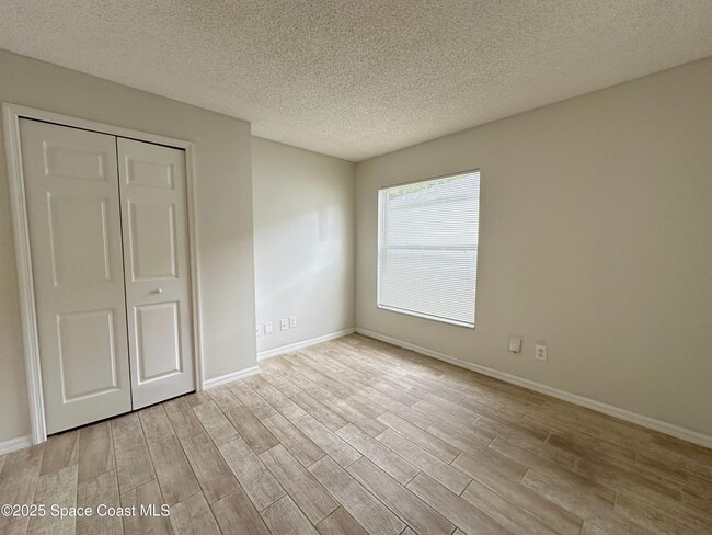 Building Photo - 670 Benton Dr