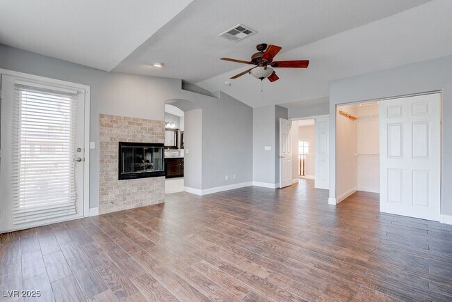 Building Photo - 8408 Bay Point Dr