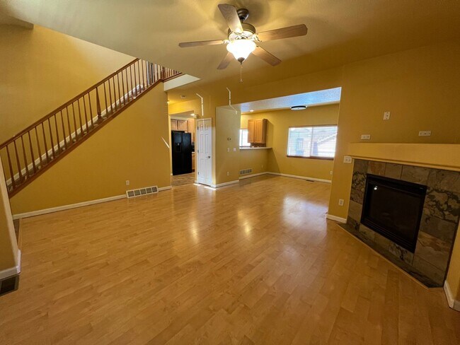 Building Photo - 3 bed 3.5 Bath with Bonus Studio Suite Above Detached Garage!