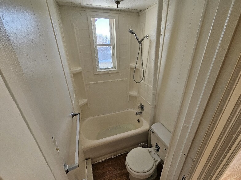 Building Photo - 534 N Plum St