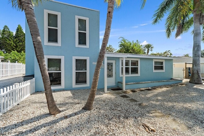 Building Photo - 1779 Len Dr