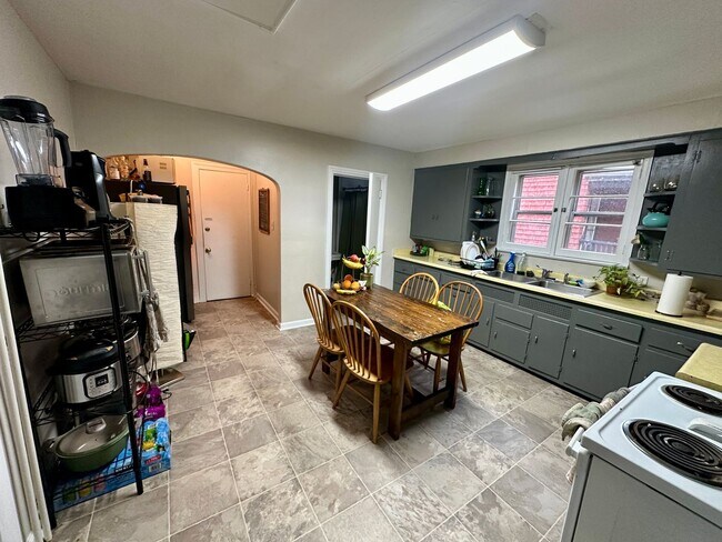 Building Photo - 314 North St