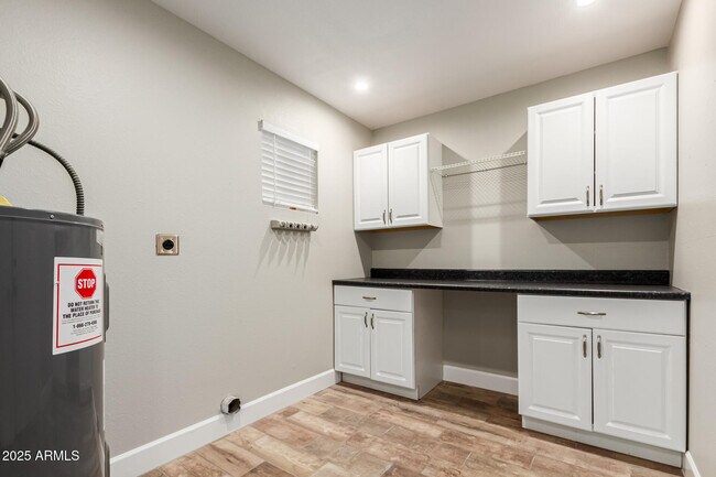 Building Photo - 2731 E Charleston Ave