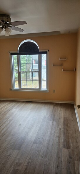 Building Photo - 34 Degas Cir