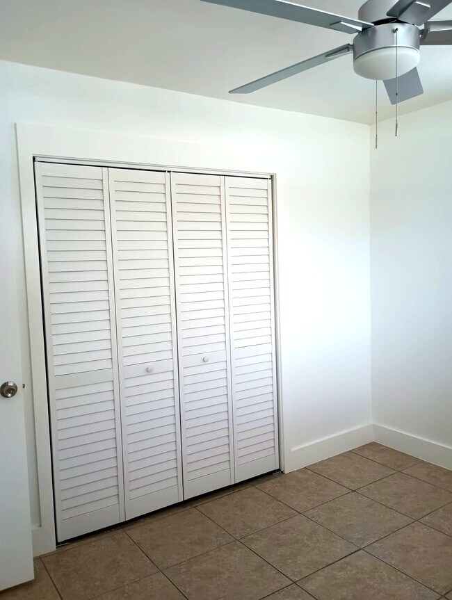 Building Photo - 2905 E 8th Ave