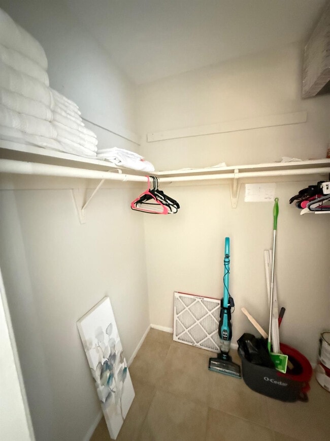 Building Photo - 4658 Bougainvilla Dr