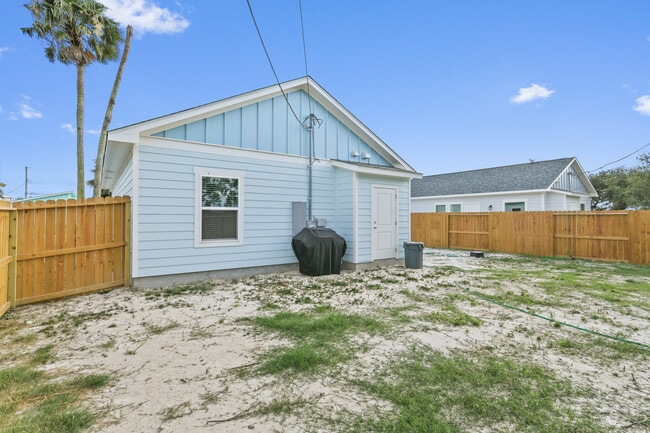 Building Photo - 300 Rustic Oak Ln
