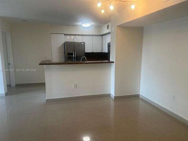 Building Photo - 19555 E Country Club Dr